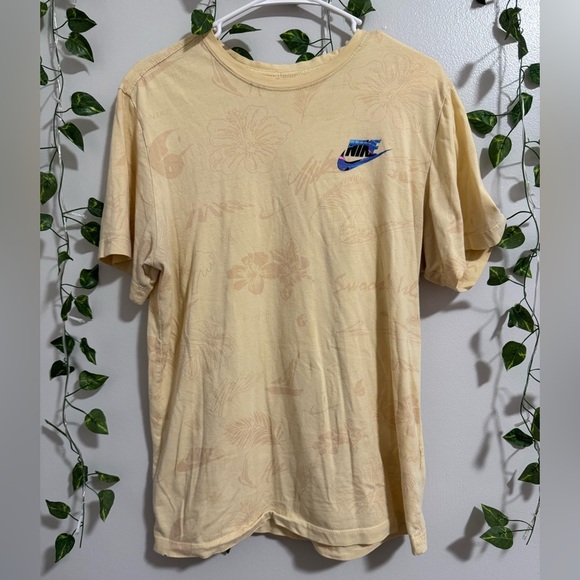 Nike Other - Nike Men's Tan Hawaiian Print Tee